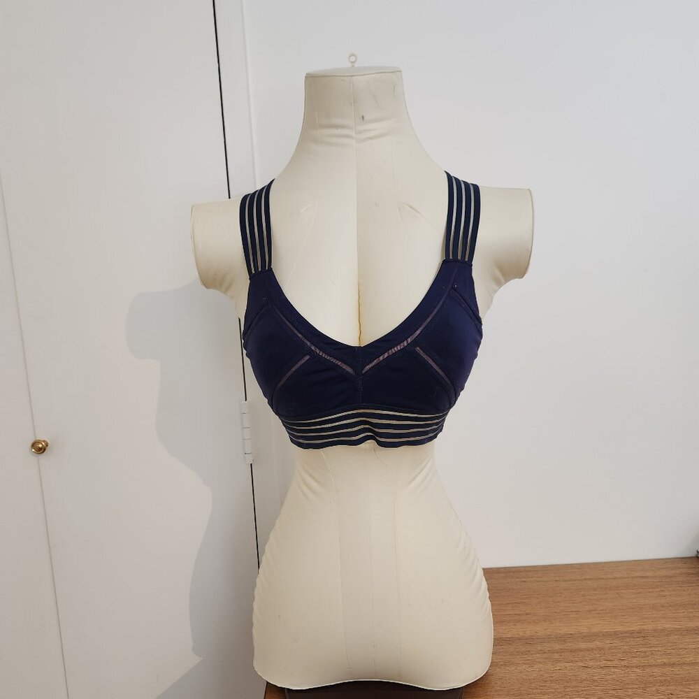 Black Cross back Alo Yoga Sports bra workout top